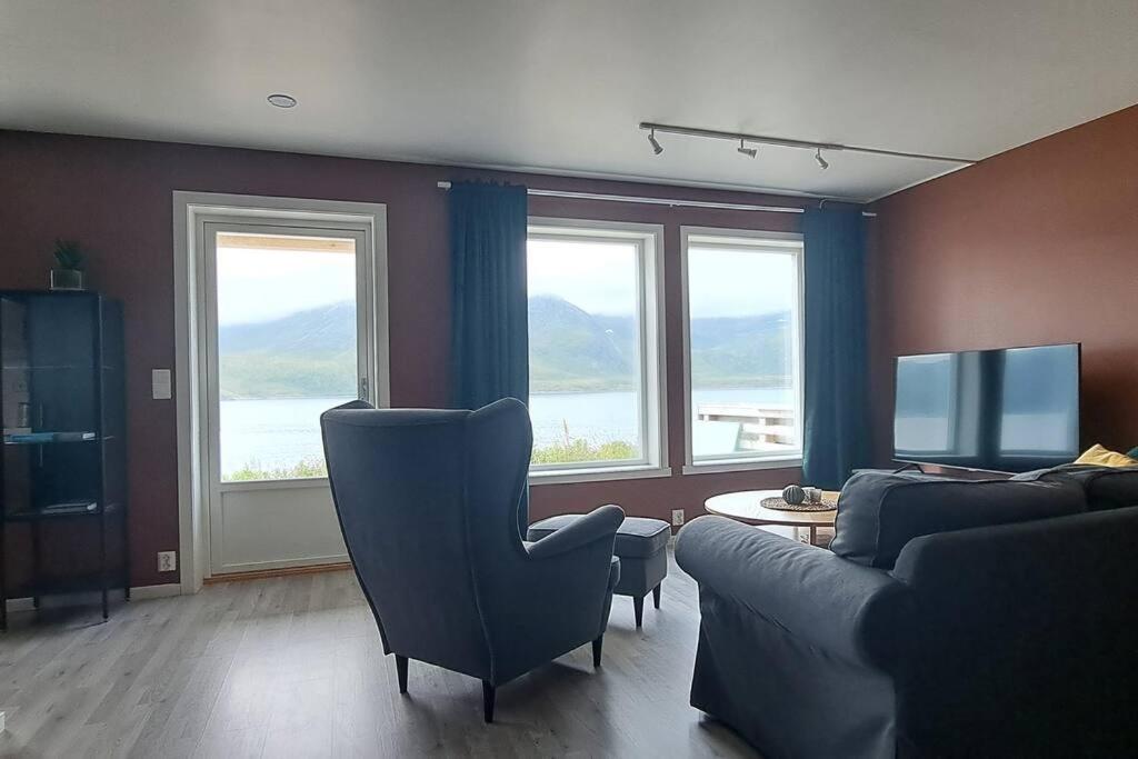 Senja, Husoy I Senja. Leilighet Med Utsikt Over Fjord Og Fjell Tofta Exterior foto